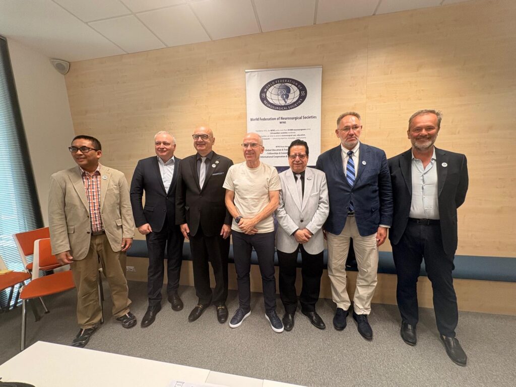 Zástupci WFNS během zasedání Administrativní rady v kancelářích Association House v Praze.