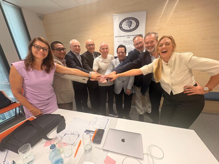 Zástupci WFNS během zasedání Administrativní rady v kancelářích Association House v Praze.